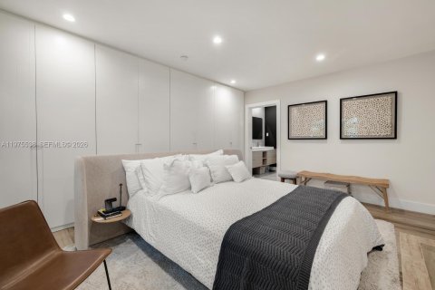 House in Miami, Florida 3 bedrooms, 201.04 sq.m. № 2042770 - photo 24