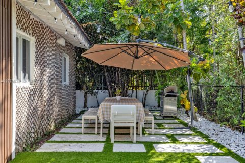 House in Miami, Florida 3 bedrooms, 201.04 sq.m. № 2042770 - photo 5