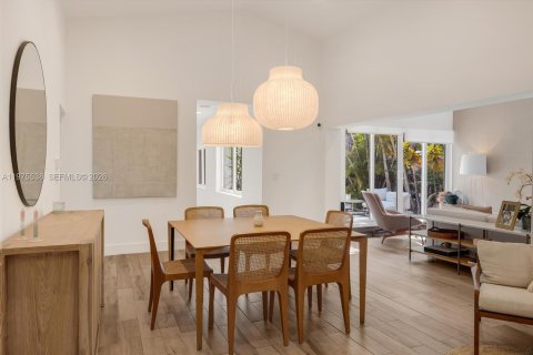 House in Miami, Florida 3 bedrooms, 201.04 sq.m. № 2042770 - photo 7