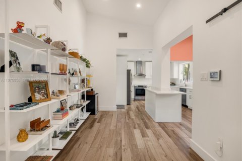 House in Miami, Florida 3 bedrooms, 201.04 sq.m. № 2042770 - photo 18