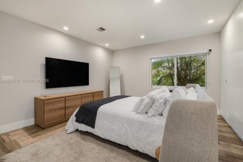 House in Miami, Florida 3 bedrooms, 201.04 sq.m. № 2042770 - photo 25