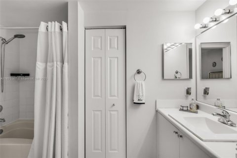 Condominio en venta en Miramar, Florida, 3 dormitorios, 110.74 m2 № 1926346 - foto 9