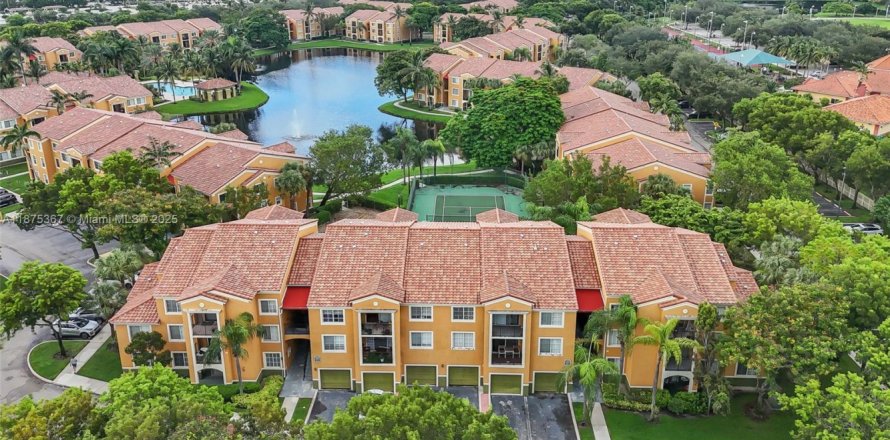 Condominio en Miramar, Florida, 3 dormitorios № 1926346