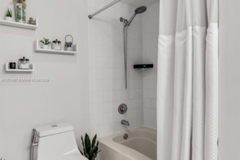 Condominio en venta en Miramar, Florida, 3 dormitorios, 110.74 m2 № 1926346 - foto 10