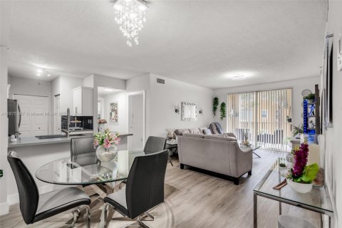 Condominio en venta en Miramar, Florida, 3 dormitorios, 110.74 m2 № 1926346 - foto 3