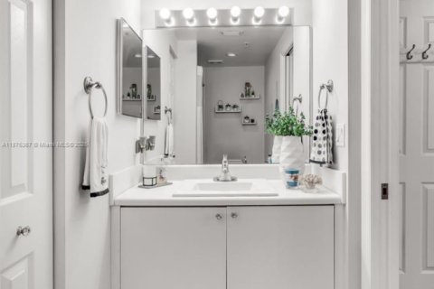 Condominio en venta en Miramar, Florida, 3 dormitorios, 110.74 m2 № 1926346 - foto 11