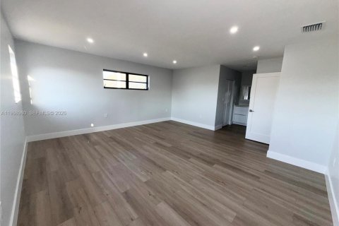 Снять в аренду виллу или дом в Майами, Флорида 3 спальни, 255.2м2, № 2030439 - фото 6