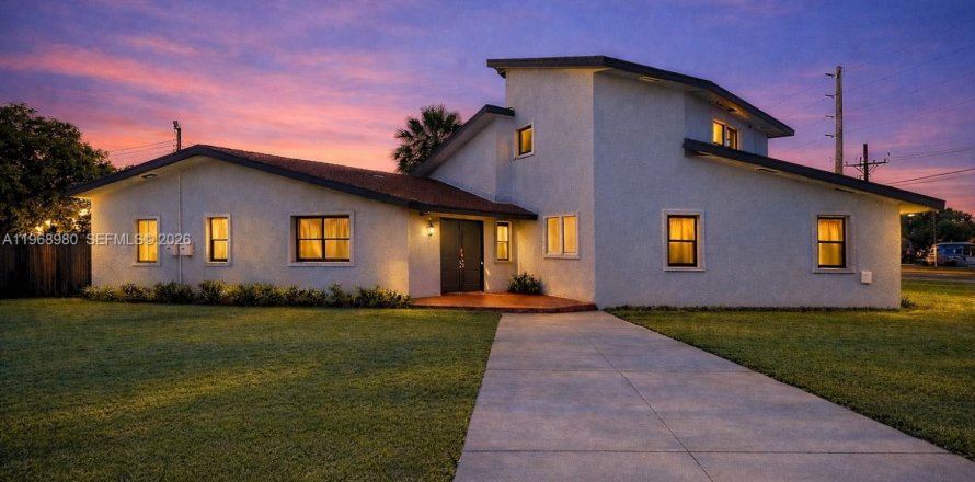 Дом в Майами, Флорида 3 спальни, 255.2м2 № 2030439