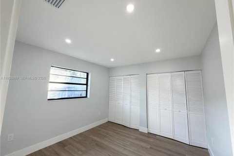 Снять в аренду виллу или дом в Майами, Флорида 3 спальни, 255.2м2, № 2030439 - фото 10