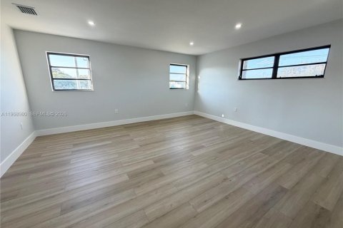 Снять в аренду виллу или дом в Майами, Флорида 3 спальни, 255.2м2, № 2030439 - фото 5