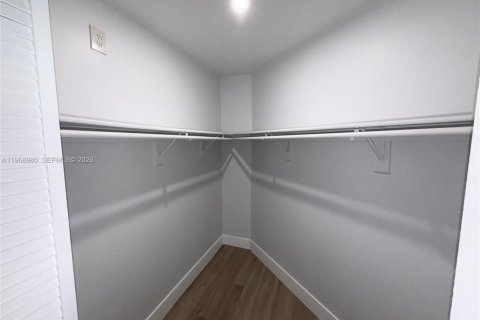 Снять в аренду виллу или дом в Майами, Флорида 3 спальни, 255.2м2, № 2030439 - фото 7