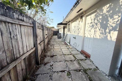 Снять в аренду виллу или дом в Майами, Флорида 3 спальни, 255.2м2, № 2030439 - фото 17