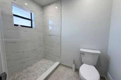 Снять в аренду виллу или дом в Майами, Флорида 3 спальни, 255.2м2, № 2030439 - фото 9