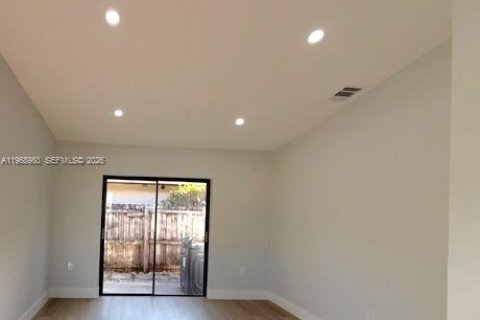 Снять в аренду виллу или дом в Майами, Флорида 3 спальни, 255.2м2, № 2030439 - фото 15