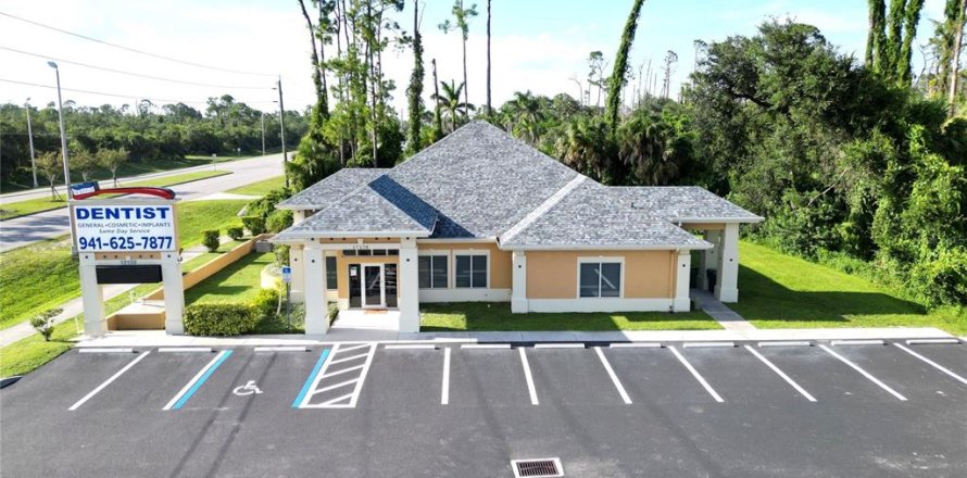 Propiedad comercial en Port Charlotte, Florida 309.83 m2 № 1881219