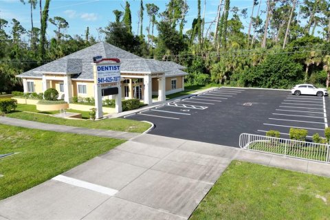 Propiedad comercial en venta en Port Charlotte, Florida, 309.83 m2 № 1881219 - foto 2