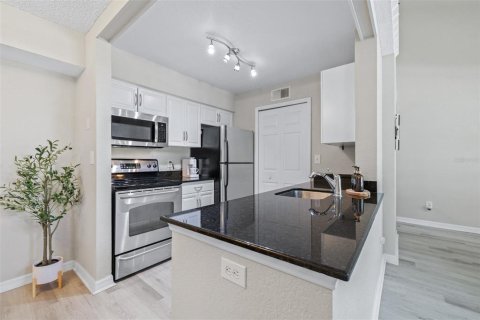Condominio en venta en Palm Harbor, Florida, 1 dormitorio, 109.44 m2 № 1757807 - foto 19