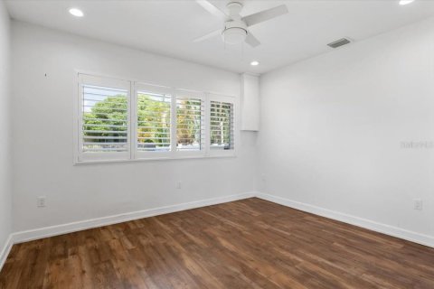 House in Bradenton, Florida 5 bedrooms, 215.25 sq.m. № 1844927 - photo 20