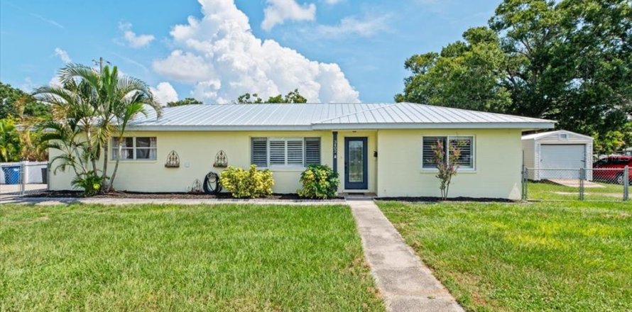 House in Bradenton, Florida 5 bedrooms, 215.25 sq.m. № 1844927