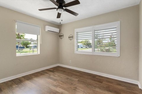 House in Bradenton, Florida 5 bedrooms, 215.25 sq.m. № 1844927 - photo 13