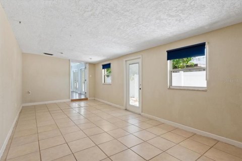 House in Bradenton, Florida 5 bedrooms, 215.25 sq.m. № 1844927 - photo 10