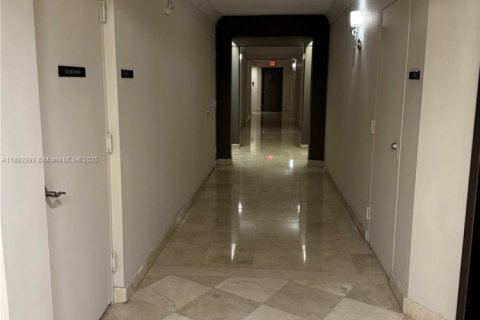 Condo in Aventura, Florida, 2 bedrooms  № 1929654 - photo 25