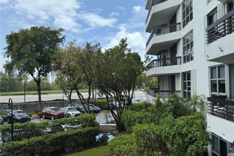 Condo in Aventura, Florida, 2 bedrooms  № 1929654 - photo 24
