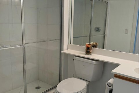 Condo in Aventura, Florida, 2 bedrooms  № 1929654 - photo 17