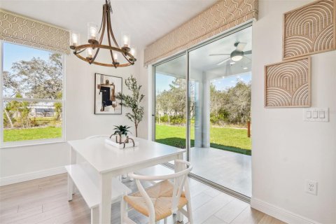 House in Weeki Wachee, Florida 4 bedrooms, 210.14 sq.m. № 1399235 - photo 6
