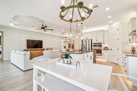 House in Weeki Wachee, Florida 4 bedrooms, 210.14 sq.m. № 1399235 - photo 8