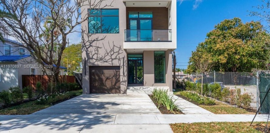 Дом в Холливуд, Флорида 4 спальни, 246.84м2 № 2033724