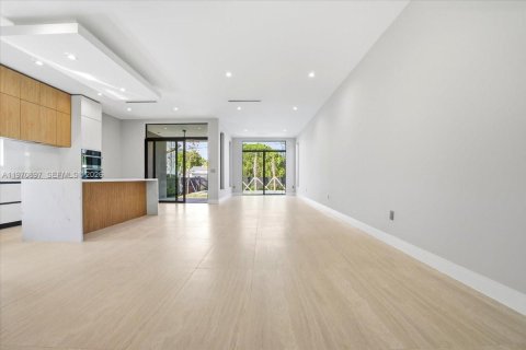 Купить виллу или дом в Холливуд, Флорида 4 спальни, 246.84м2, № 2033724 - фото 8