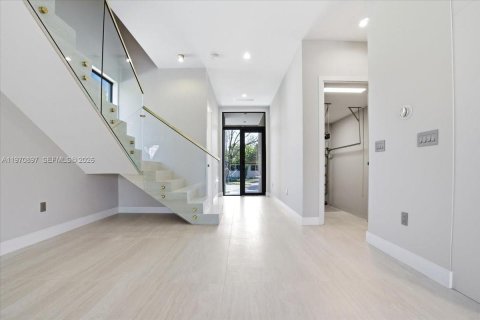 Купить виллу или дом в Холливуд, Флорида 4 спальни, 246.84м2, № 2033724 - фото 12