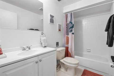 Touwnhouse à vendre à Palm Beach Gardens, Floride: 2 chambres, 105.44 m2 № 2421285 - photo 14