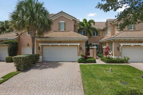 Townhouse in Palm Beach Gardens, Florida 3 bedrooms, 215.44 sq.m. № 2146054 - photo 2