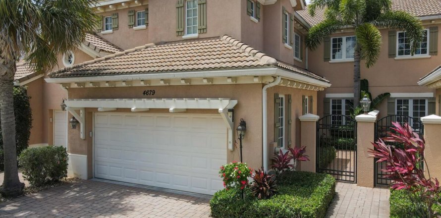 Townhouse in Palm Beach Gardens, Florida 3 bedrooms, 215.44 sq.m. № 2146054