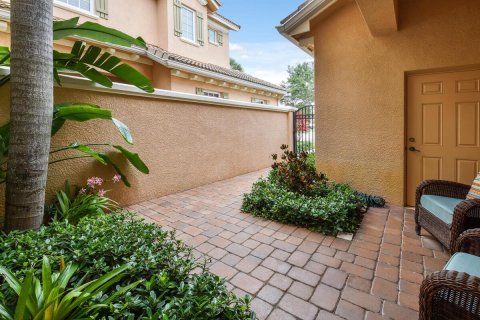 Townhouse in Palm Beach Gardens, Florida 3 bedrooms, 215.44 sq.m. № 2146054 - photo 5