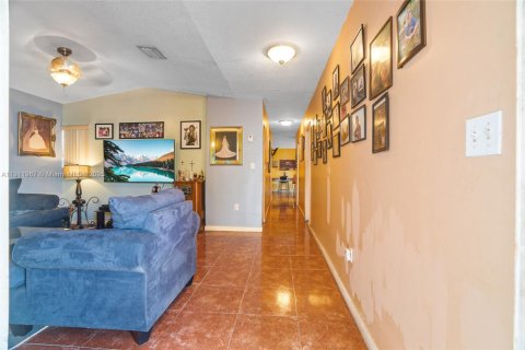 Casa en venta en Miami, Florida, 4 dormitorios, 145.58 m2 № 1969626 - foto 4