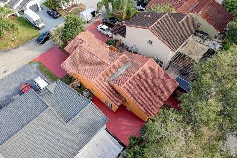 Casa en venta en Miami, Florida, 4 dormitorios, 145.58 m2 № 1969626 - foto 26