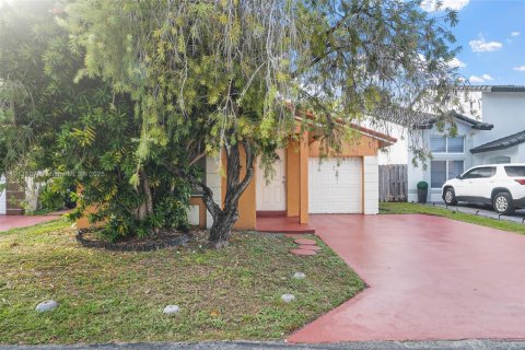 Casa en venta en Miami, Florida, 4 dormitorios, 145.58 m2 № 1969626 - foto 2