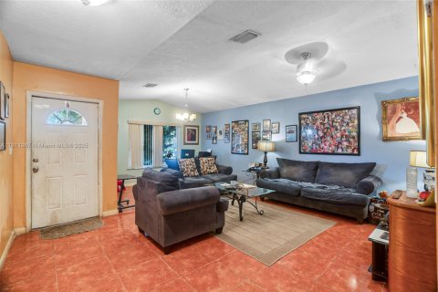 Casa en venta en Miami, Florida, 4 dormitorios, 145.58 m2 № 1969626 - foto 5