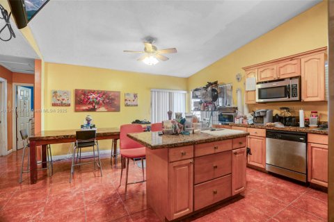 Casa en venta en Miami, Florida, 4 dormitorios, 145.58 m2 № 1969626 - foto 9