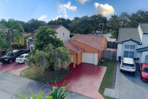 Casa en venta en Miami, Florida, 4 dormitorios, 145.58 m2 № 1969626 - foto 21