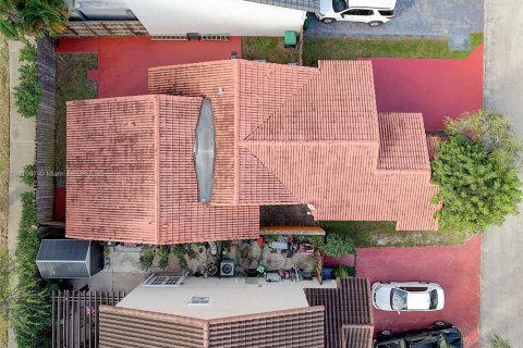 Casa en venta en Miami, Florida, 4 dormitorios, 145.58 m2 № 1969626 - foto 27