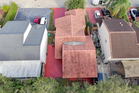 Casa en venta en Miami, Florida, 4 dormitorios, 145.58 m2 № 1969626 - foto 25