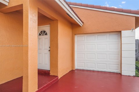 Casa en venta en Miami, Florida, 4 dormitorios, 145.58 m2 № 1969626 - foto 3