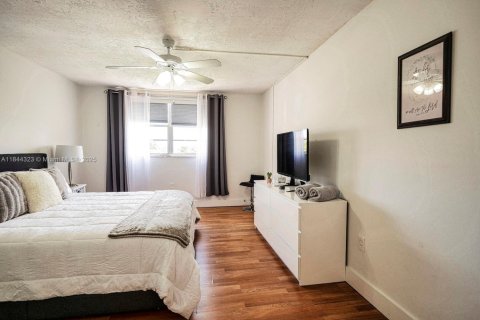 Condo in Plantation, Florida, 1 bedroom  № 1842894 - photo 12