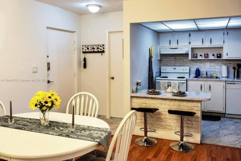Condo in Plantation, Florida, 1 bedroom  № 1842894 - photo 7