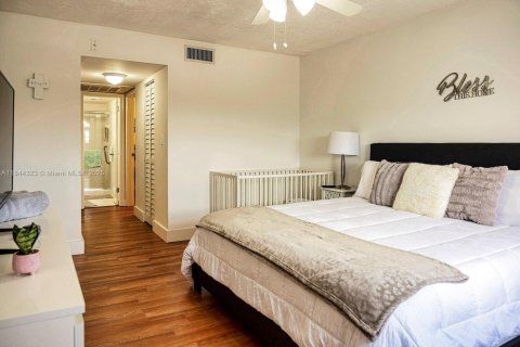 Condo in Plantation, Florida, 1 bedroom  № 1842894 - photo 14