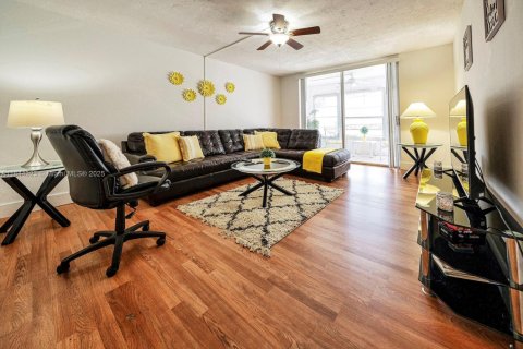 Condo in Plantation, Florida, 1 bedroom  № 1842894 - photo 2